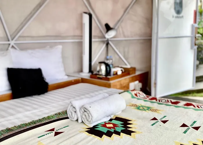 Black Lava Camp 3*